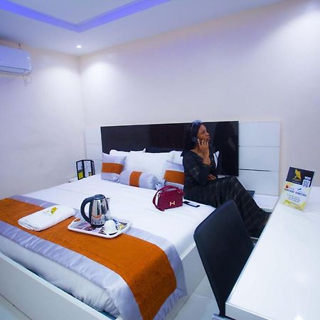 Appleville Suites Икеджа Екстериор снимка