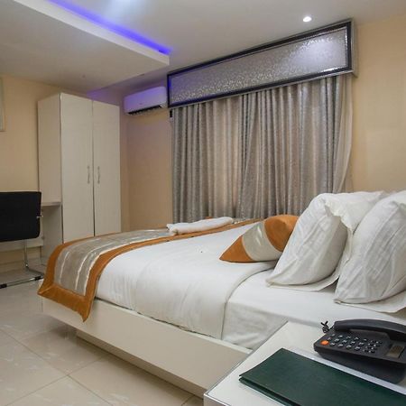 Appleville Suites Икеджа Екстериор снимка