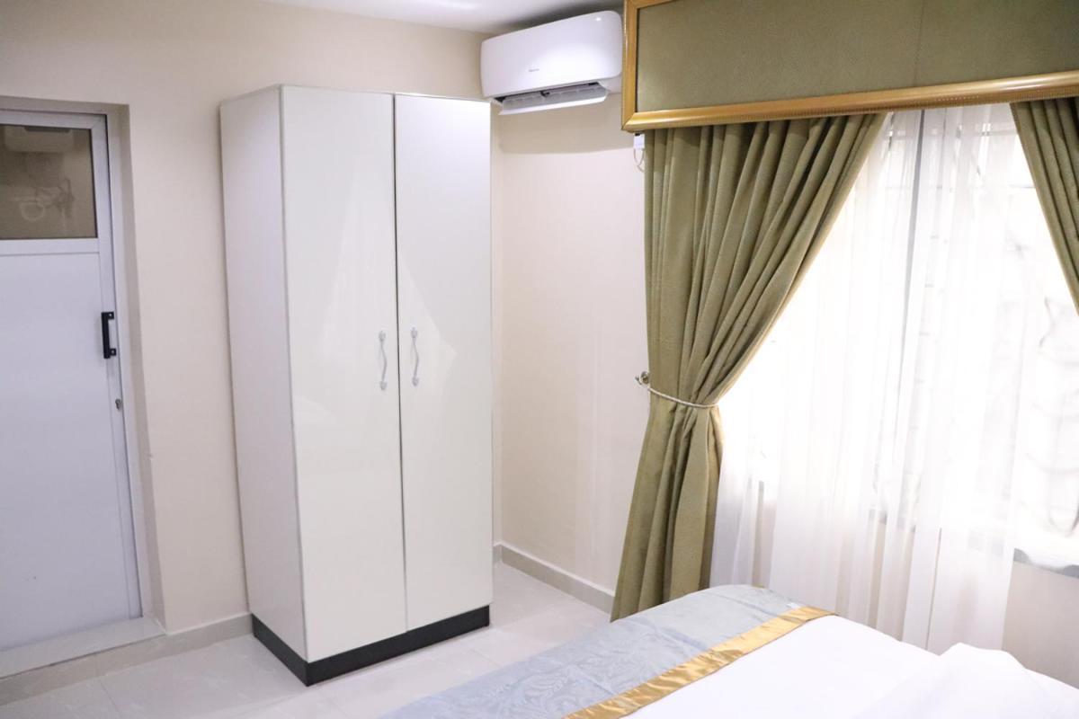 Appleville Suites Икеджа Екстериор снимка