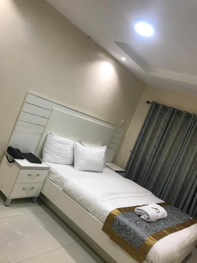 Appleville Suites Икеджа Екстериор снимка