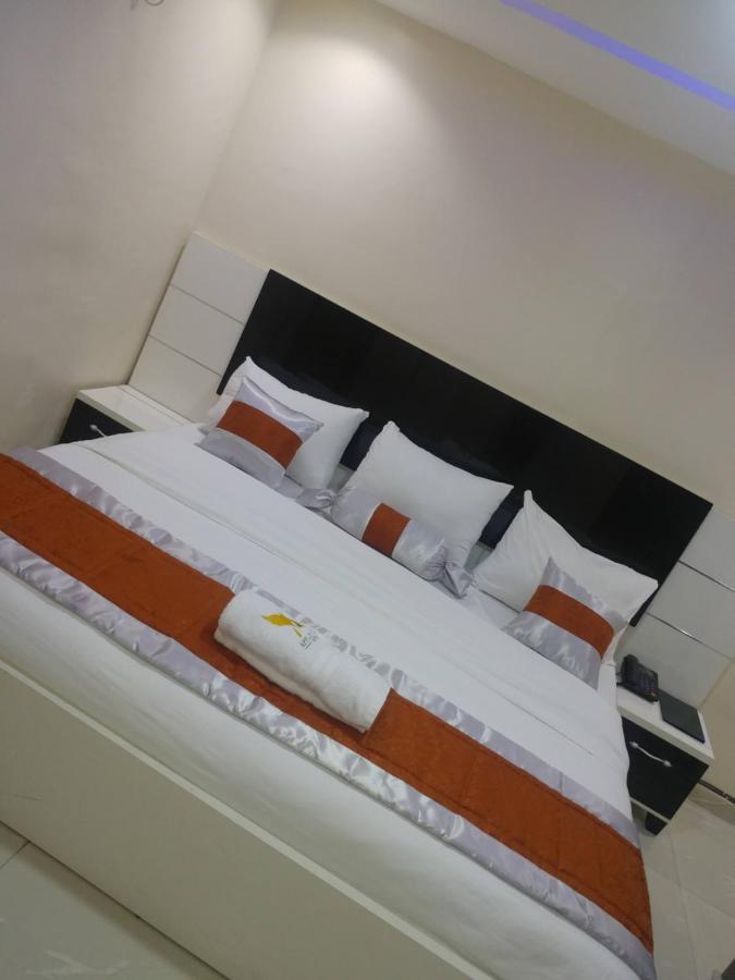 Appleville Suites Икеджа Екстериор снимка