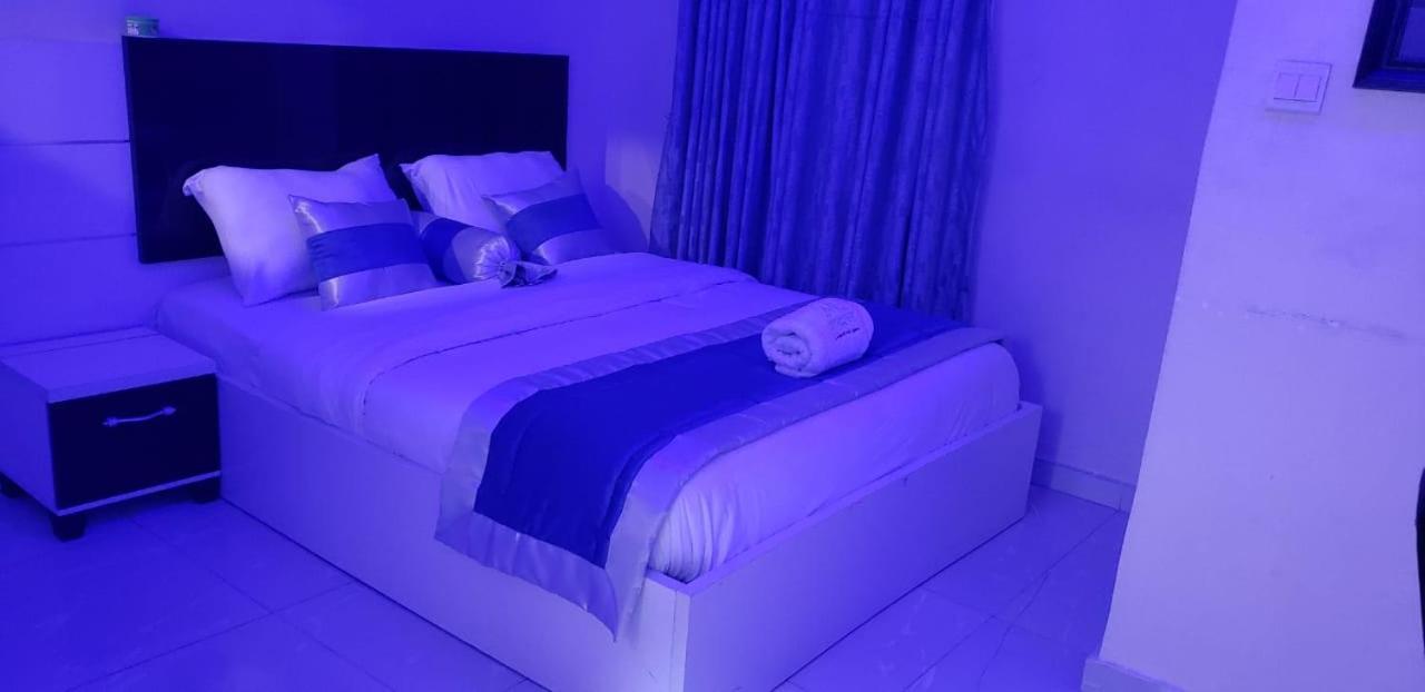 Appleville Suites Икеджа Екстериор снимка