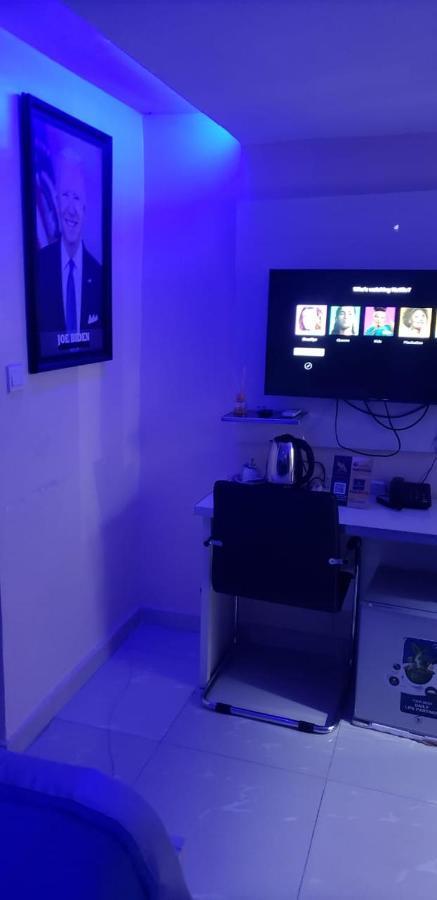Appleville Suites Икеджа Екстериор снимка