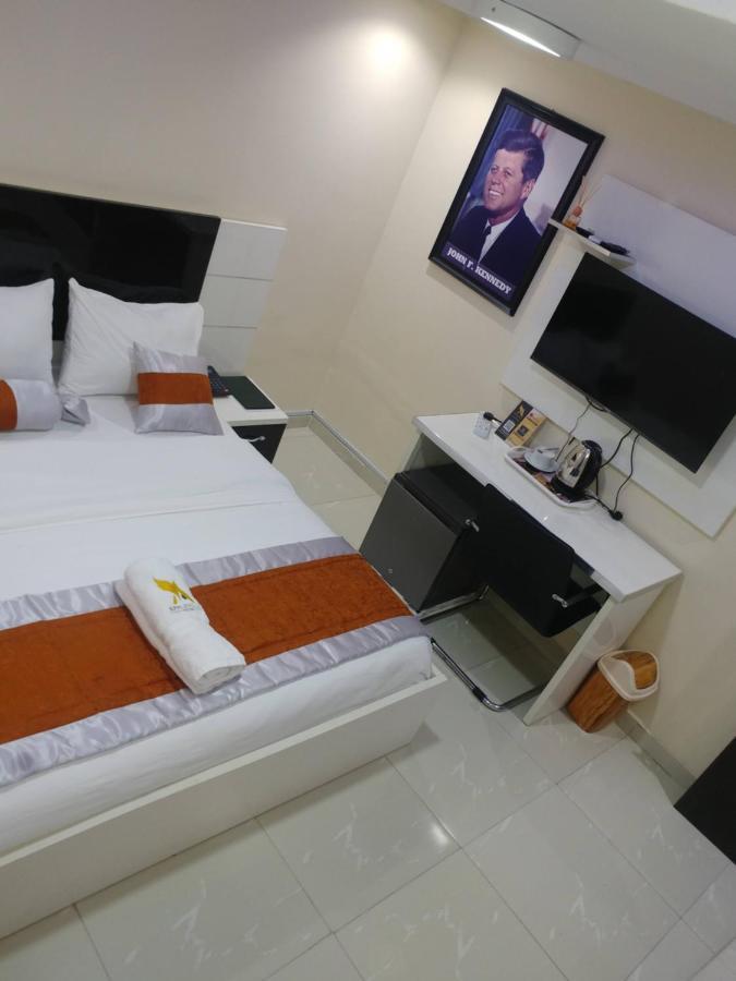 Appleville Suites Икеджа Екстериор снимка