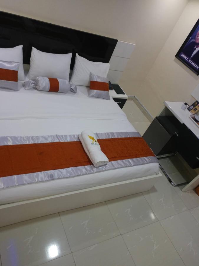 Appleville Suites Икеджа Екстериор снимка