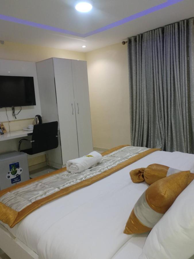 Appleville Suites Икеджа Екстериор снимка