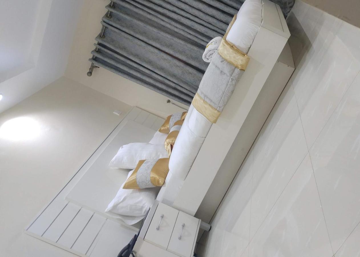 Appleville Suites Икеджа Екстериор снимка