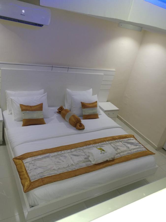 Appleville Suites Икеджа Екстериор снимка
