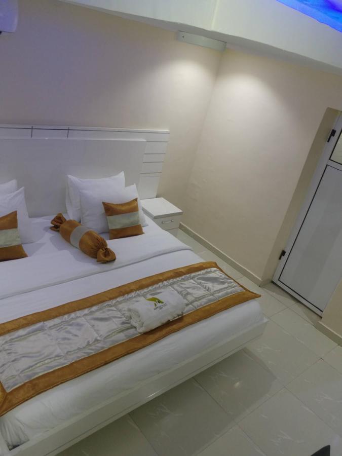 Appleville Suites Икеджа Екстериор снимка