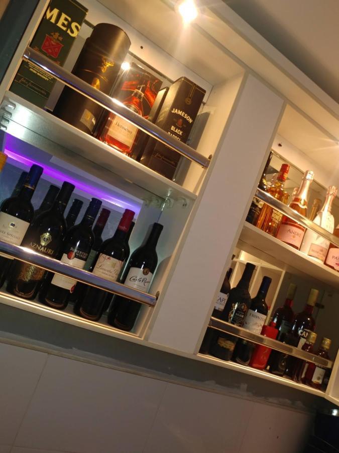 Appleville Suites Икеджа Екстериор снимка